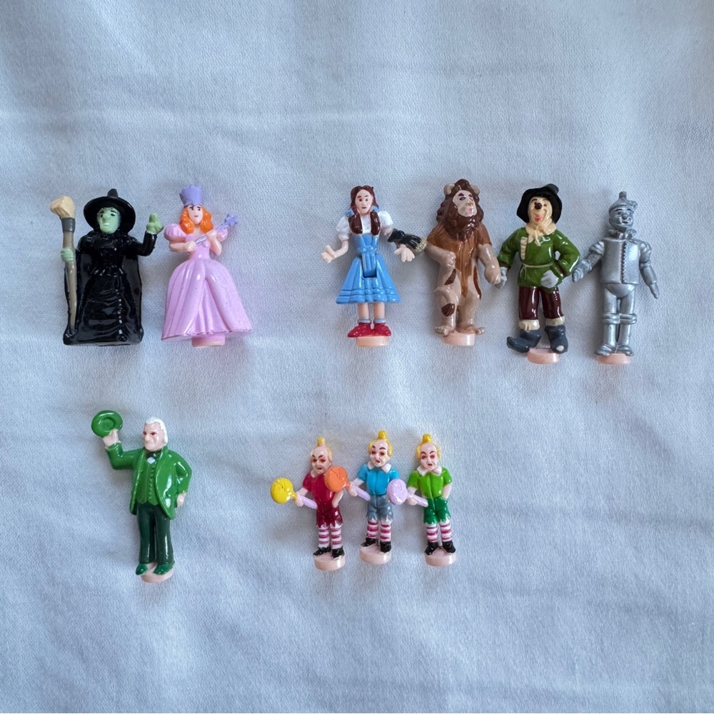 Wizard of Oz Miniature Figurine Set - RARE and Collectable